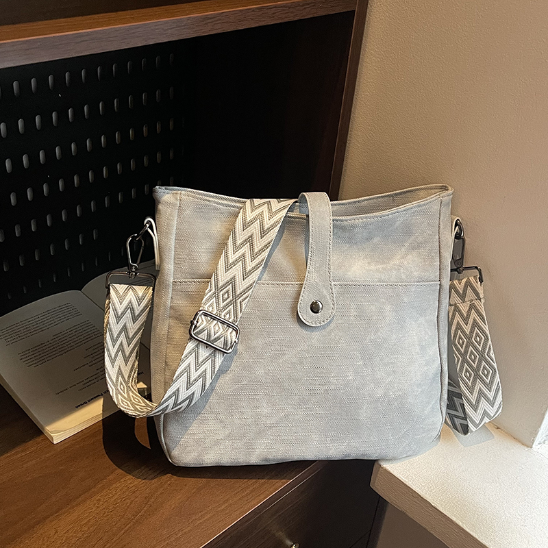 Fashionable Single Shoulder Bag